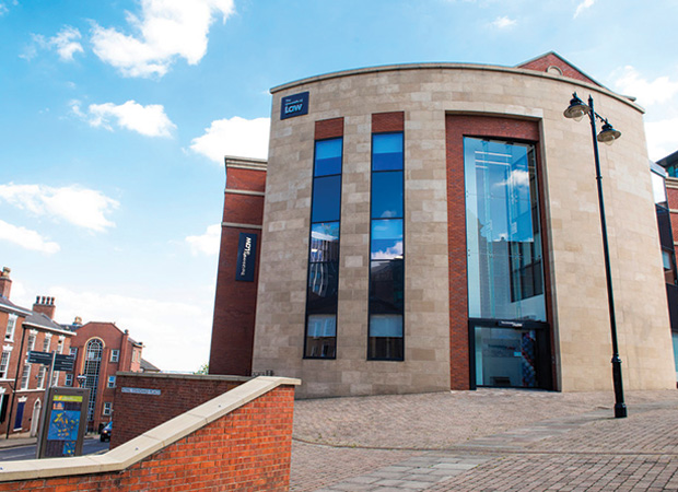 Faça sua graduação ou mestrado em direito na University of Law, na Inglaterra!